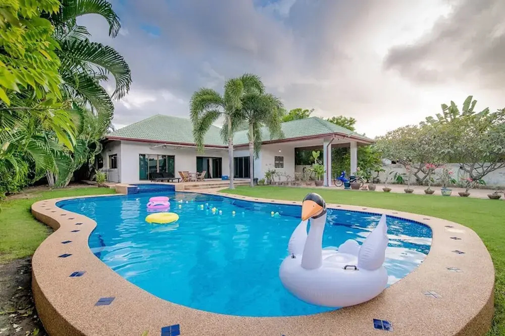 Great Green E Pool Villa