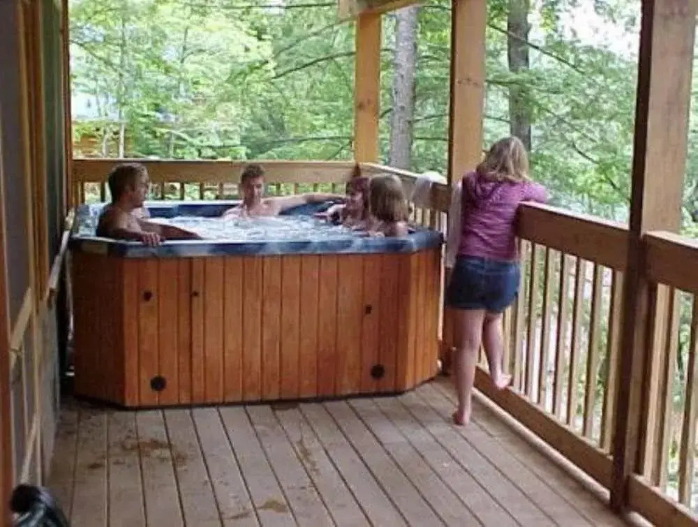 24 Bear Trax - 3 Br Cabin
