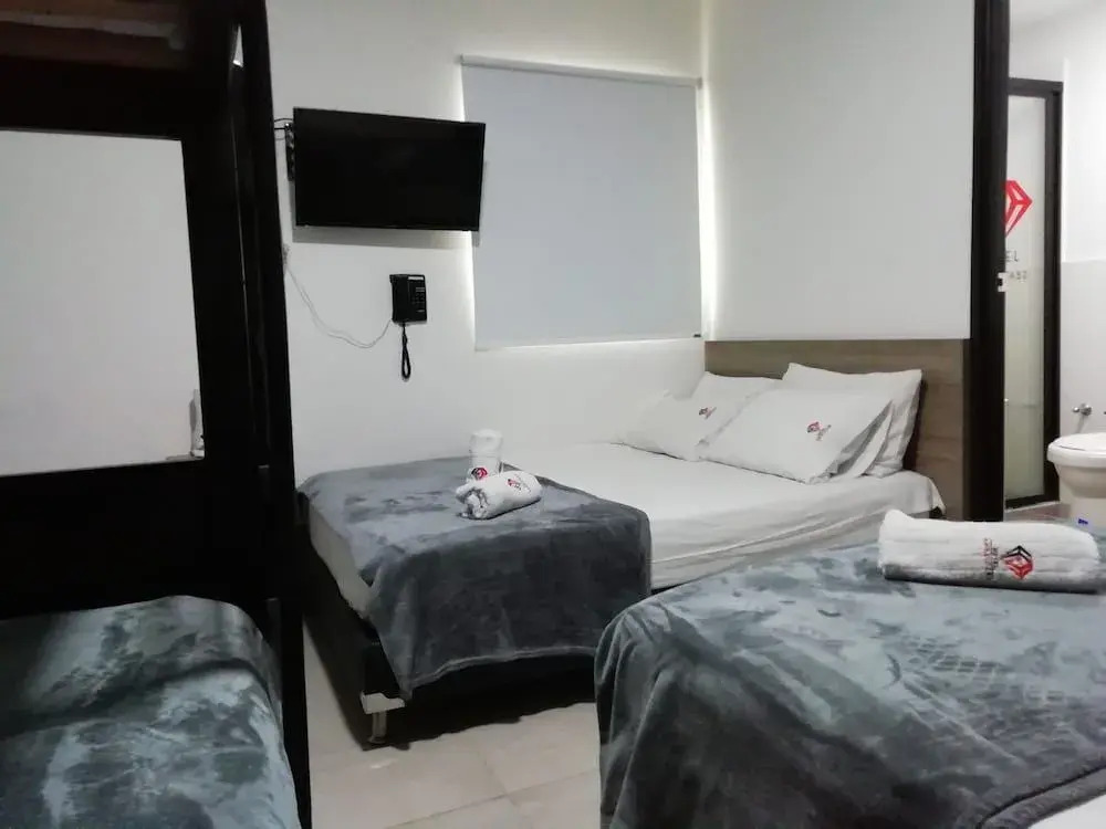 Hotel America 52