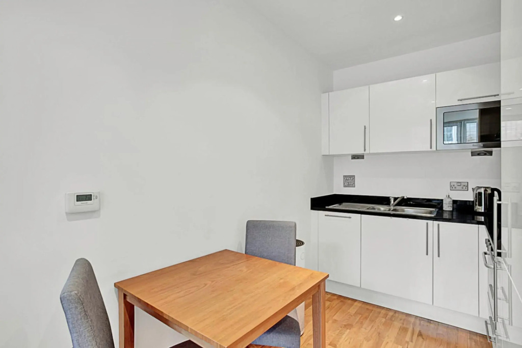 Urban Retreat: Stylish 1-bed Bliss