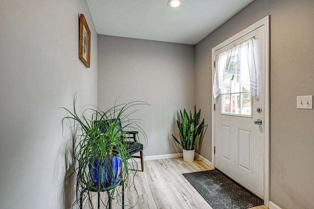 Walkable Stay Near Hudson River, Dining & Shopping