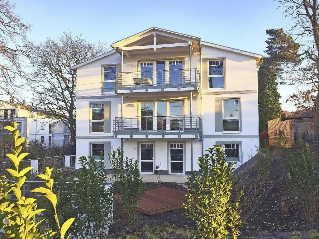 Villa "Düne 4" in Binz - WG7 "Strandmuschel" mit Balkon strandnah