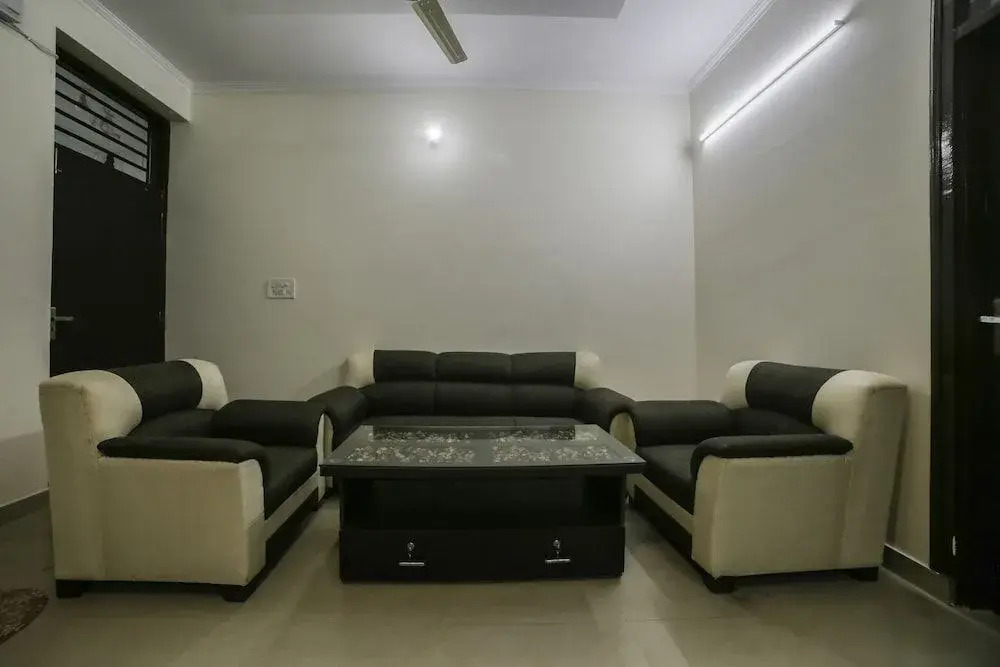 OYO Home 17383 Elegant 3BHK