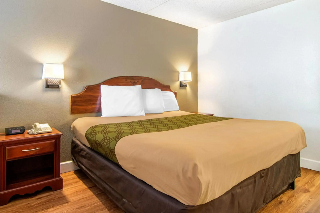 Econo Lodge Inn & Suites near Chickamauga Battlefield