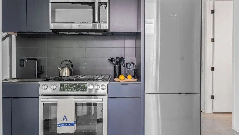 Sleeps 32, Private Compound w/ Putting Green Bouldin Collective by Avantstay