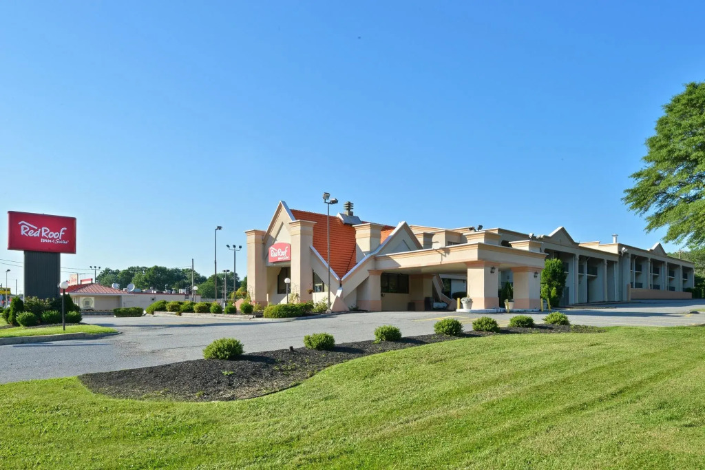 Red Roof Inn and Suites Newark - University