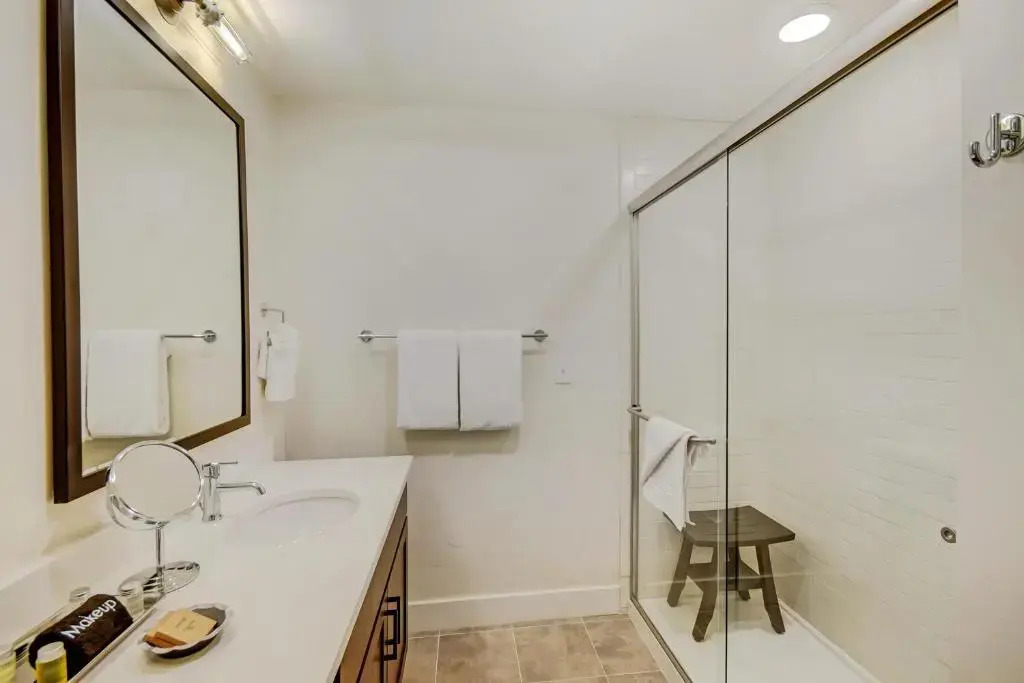 New Luxury Loft #103 Near Resort Huge Hot Tub & Views - FREE Activities & Equipment Rentals Daily