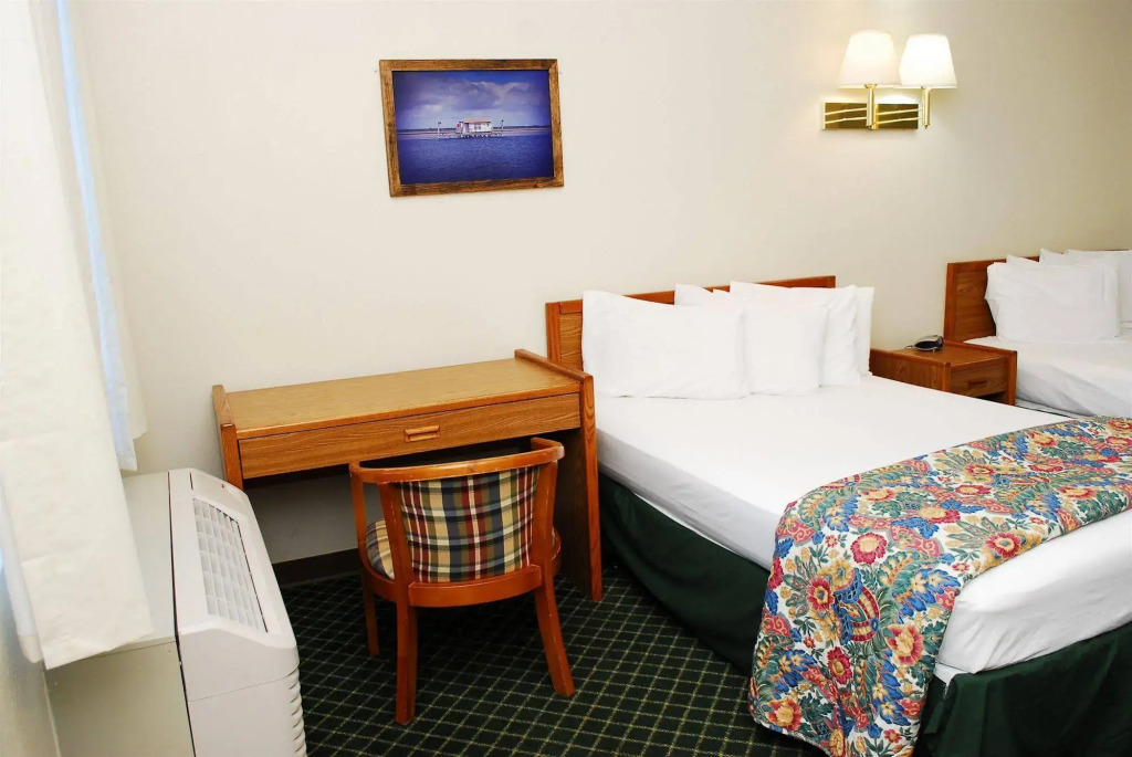 Bluffs Landing Lodge