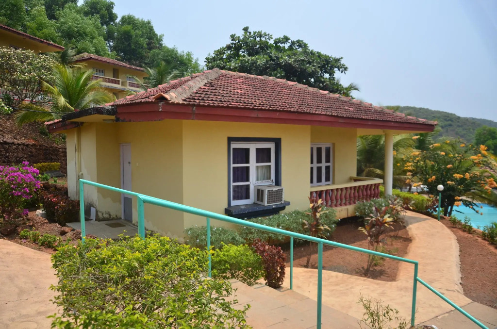Indismart Woodbourne Resort