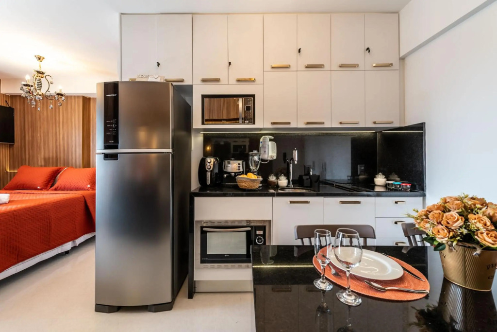 5 Studios Luxo Varanda Cozinha Equipada Piscina Academia Garagem WiFi Perto do Metrô Praça da República São Paulo