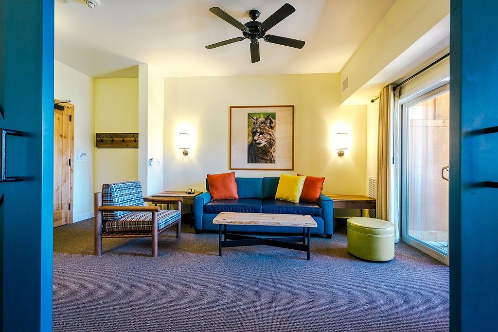 Rush Creek Lodge at Yosemite