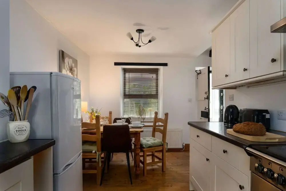 Cozy Pet-friendly Cottage in Snowdonia, No Deposit