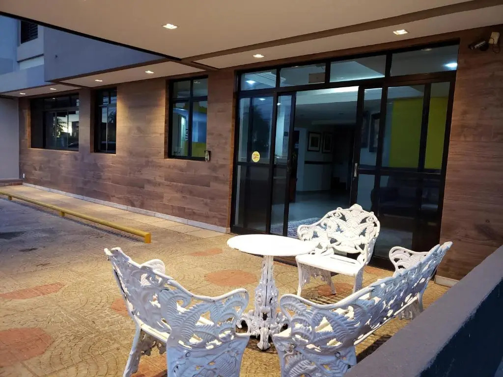 Paradise Hotel