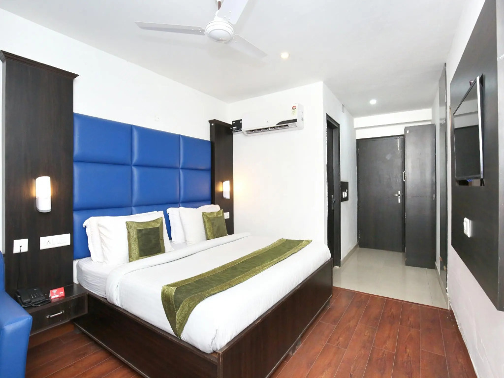 OYO 3712 Chandigarh Grand