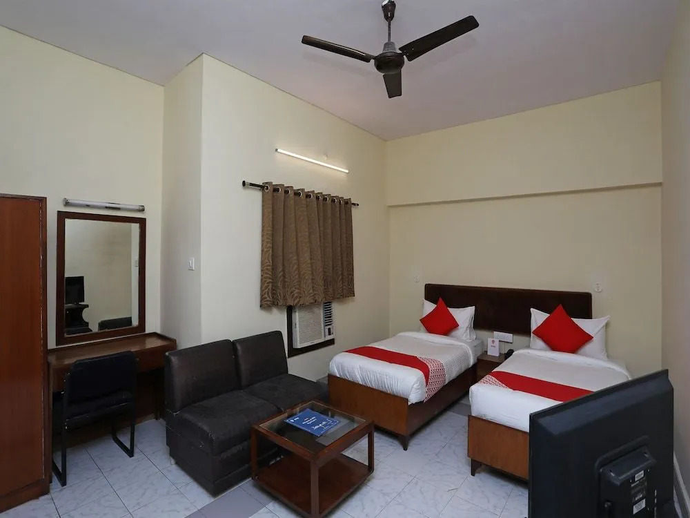 OYO 15791 Flagship Hotel Executive Hazratganj