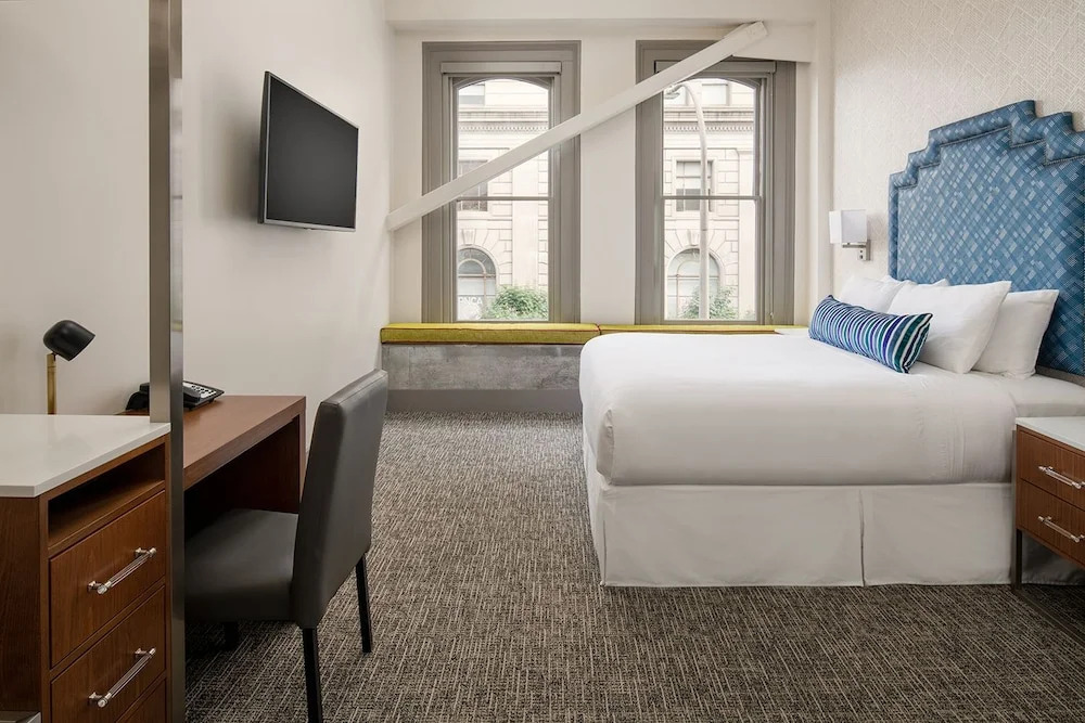 Harlow Hotel