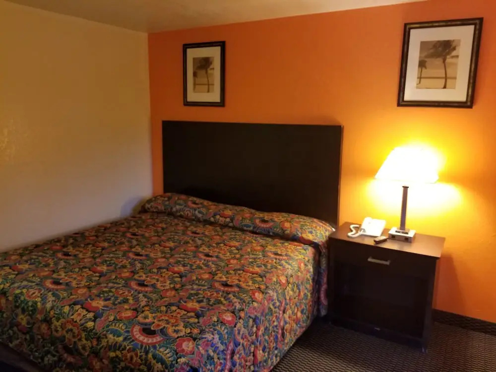 Americas Best Inn - Macon