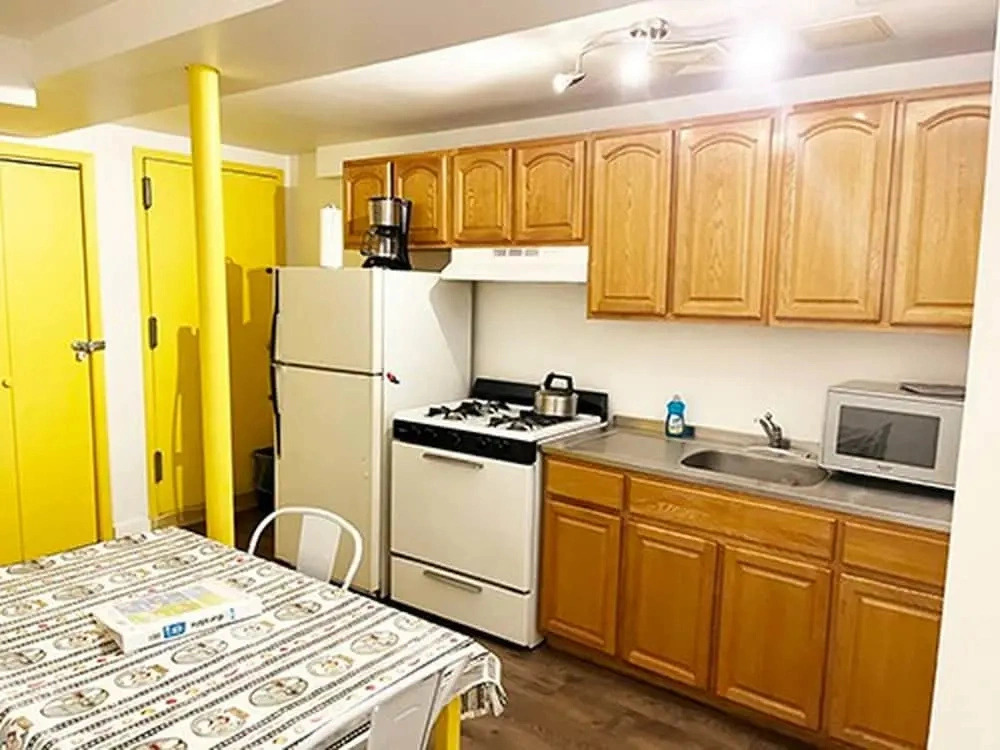 Fun and Simple 1 Bedroom Unit