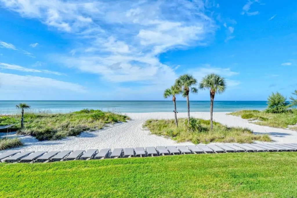 LaPlaya 205D Spectacular sunsets and sunbathing from your private Gulf front lanai or sundeck