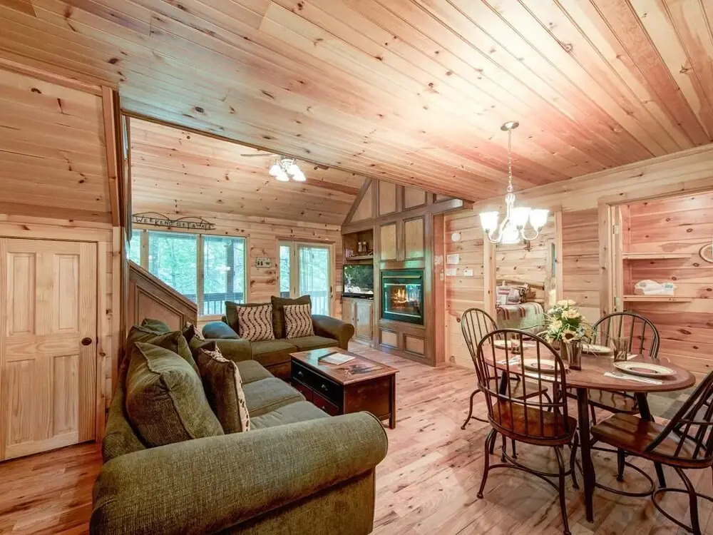 Simple Pleasures 1 Bedroom Home with Hot Tub