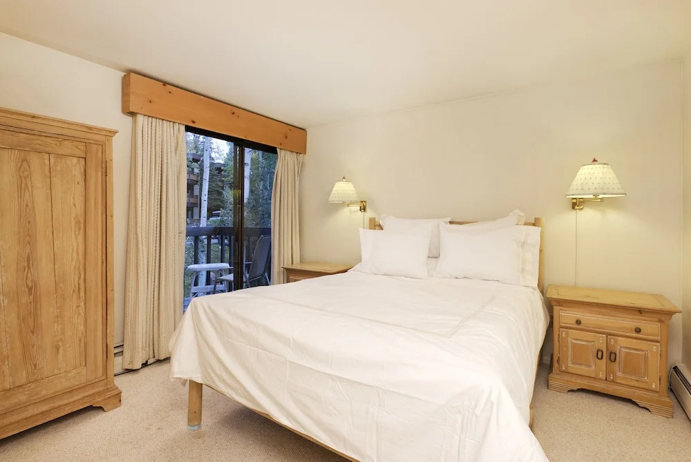 60 Fall Lane Sonnenblick #3 4 Bedroom Townhouse by RedAwning