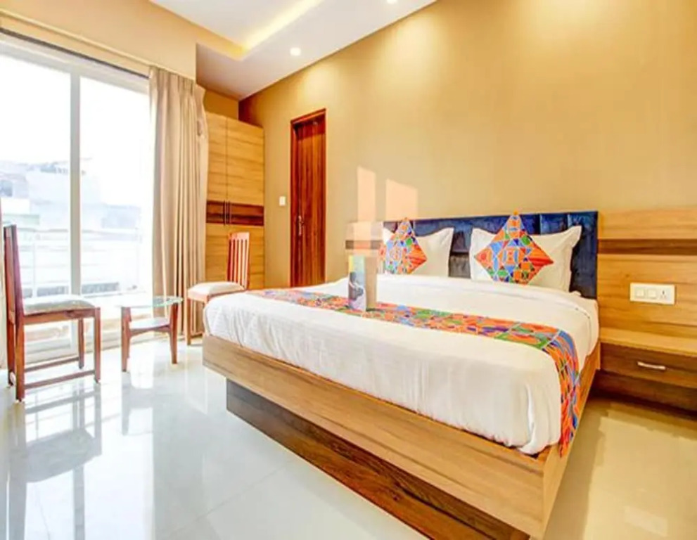 FabHotel 7th Crossing