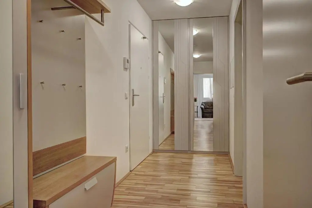 Carin Deluxe I