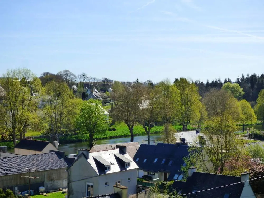 House With 2 Bedrooms in Chateaulin, With Wonderful Lake View, Furnish