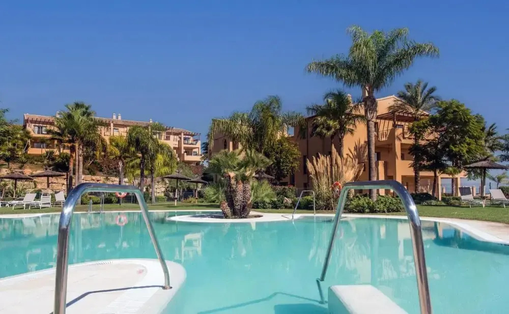 Apartment Sleeps 6 With Private Garden