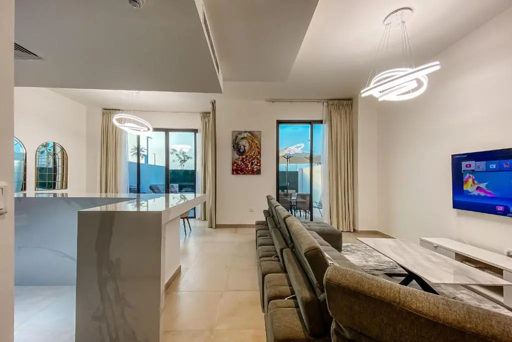 RH- 4BR Luxurious Villa with Private Pool, beach access