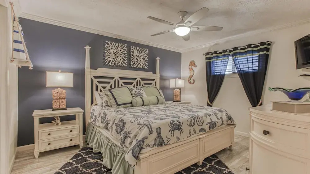 Crystal Villas 6A - Just a few steps and your toes will be in the sand with Beach Service Included