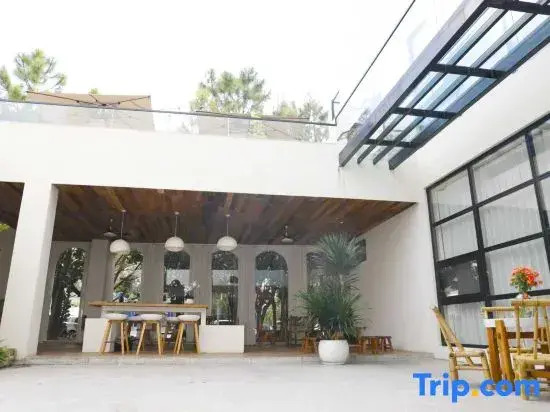 Limu Elegant House · Life Light Luxury Design Resort Guesthouse (Gejiu Shadian Grand Mosque Branch)