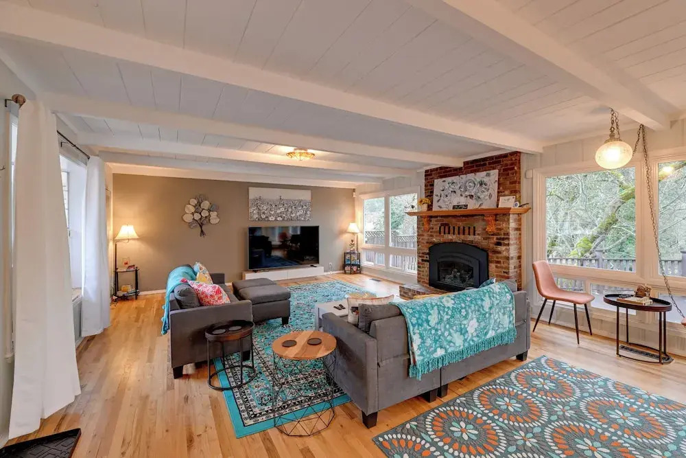 Spacious Grants Pass Home w/ Hot Tub & River Views
