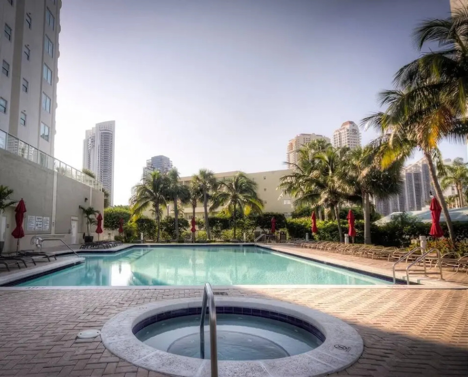 Le Marina Bay 407 by Go Florida Condo, Sunny Isles
