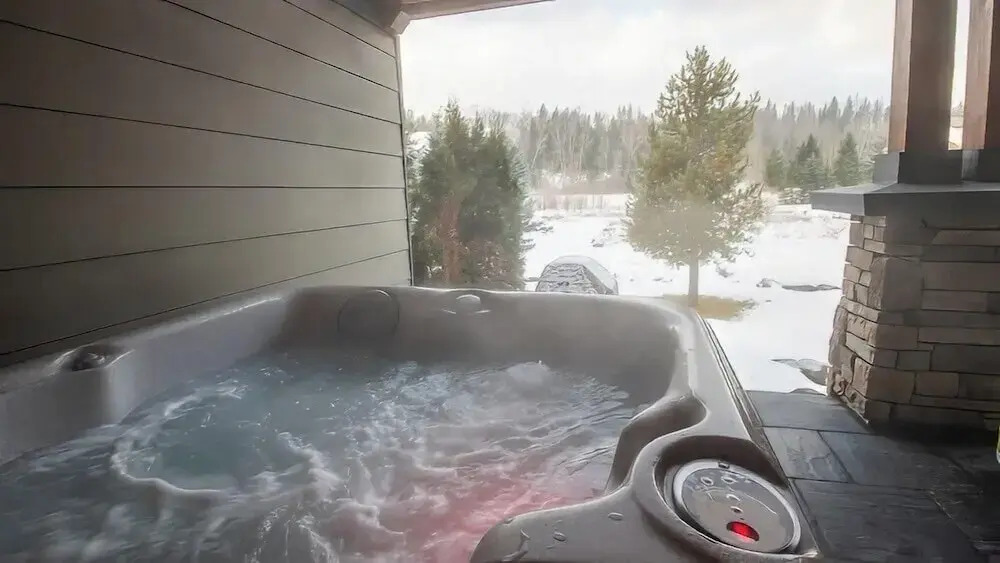 Pinnacle Ridge Chalets by Fernie Lodging Co