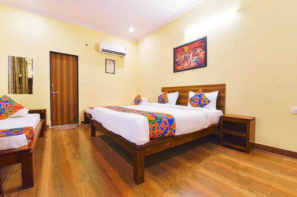 FabHotel Golden Manor Inn
