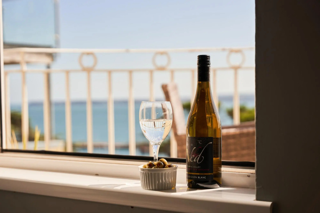 The Maidencombe Studio - Comfortable Couples Retreat with Stunning Coastal Views