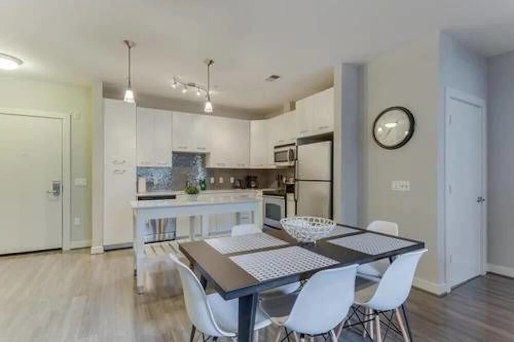 Two-Bedroom On H 77