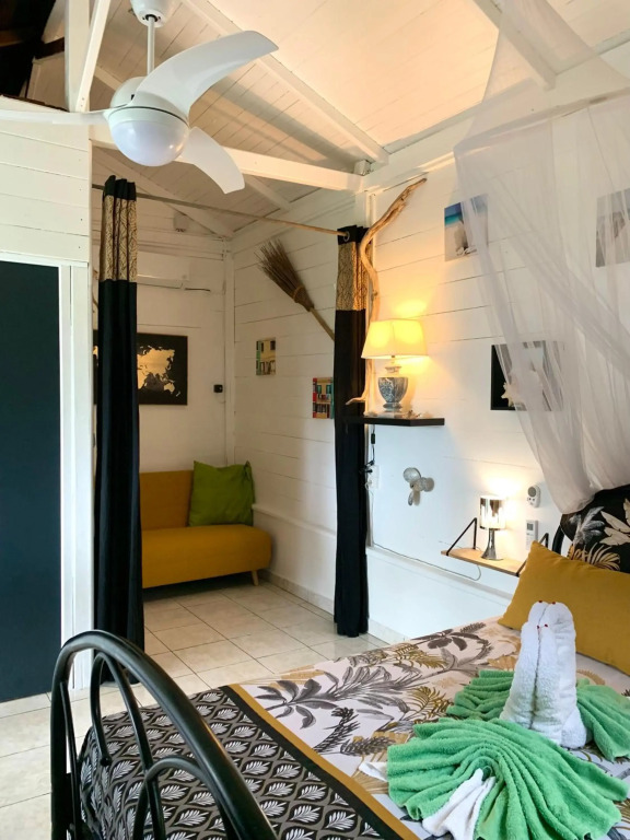 LODGE PAMPLEMOUSSE avec PISCINE privative , dans parc calme à 500 m plage