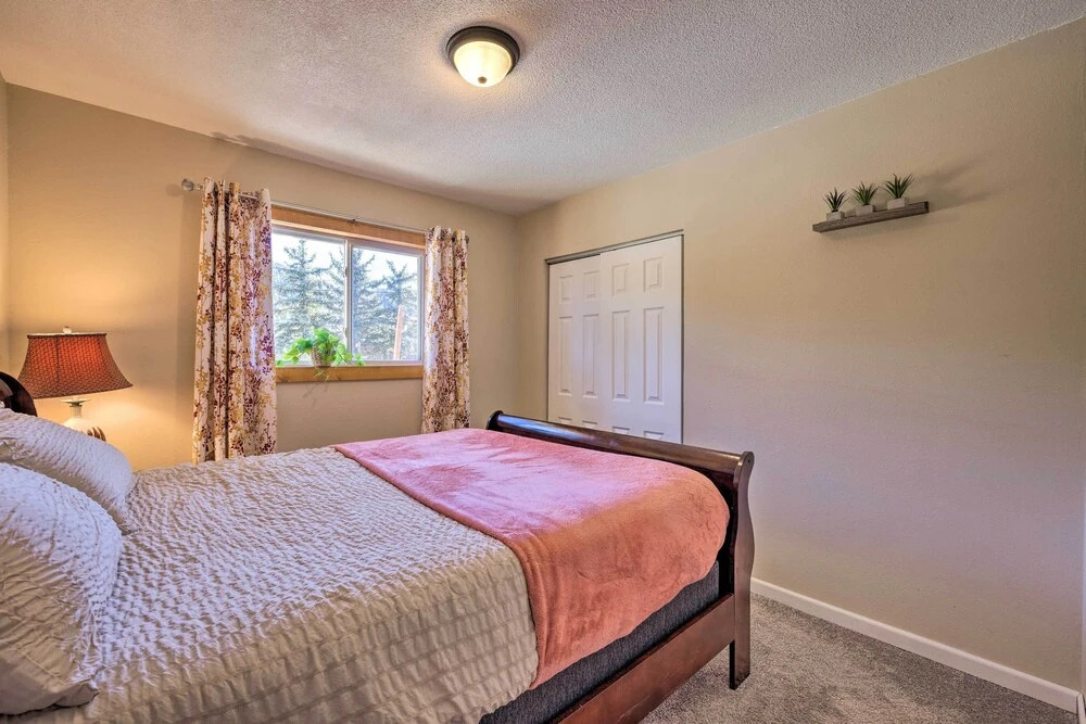 Hike, Bike & Fish: Gem w/ Hot Tub in Woodland Park
