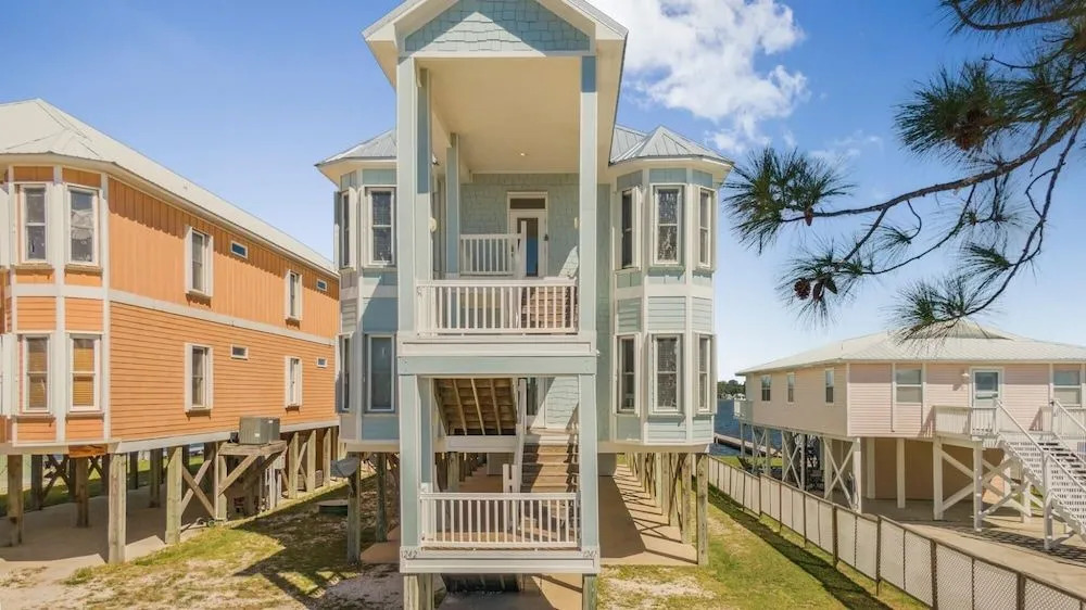 North Floor Pet-friendly Duplex on Little Lagoon