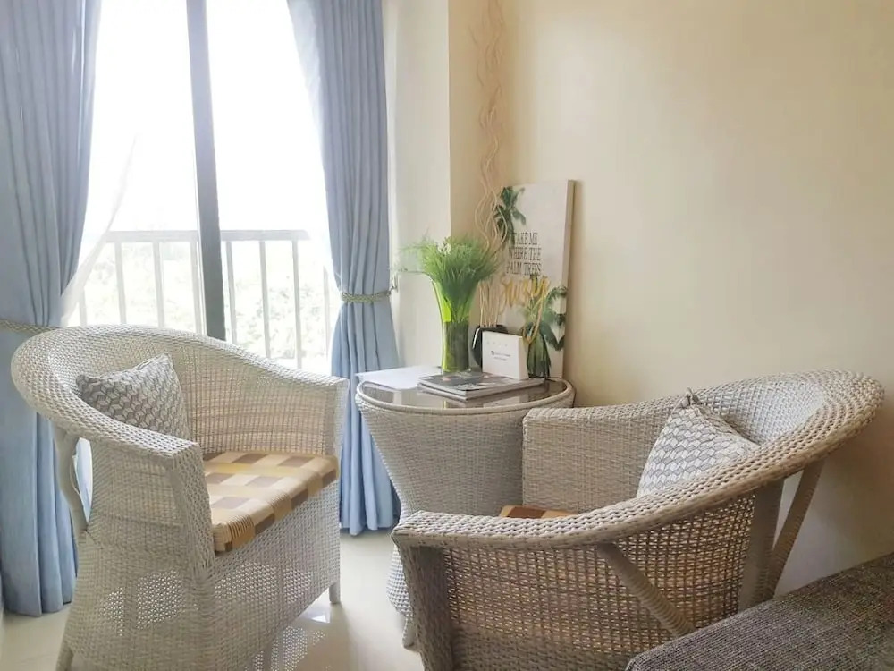 Grand Residences Unit 12N by Comfyrooms