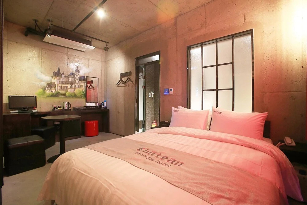 Yeongdeungpo Chateau Hotel