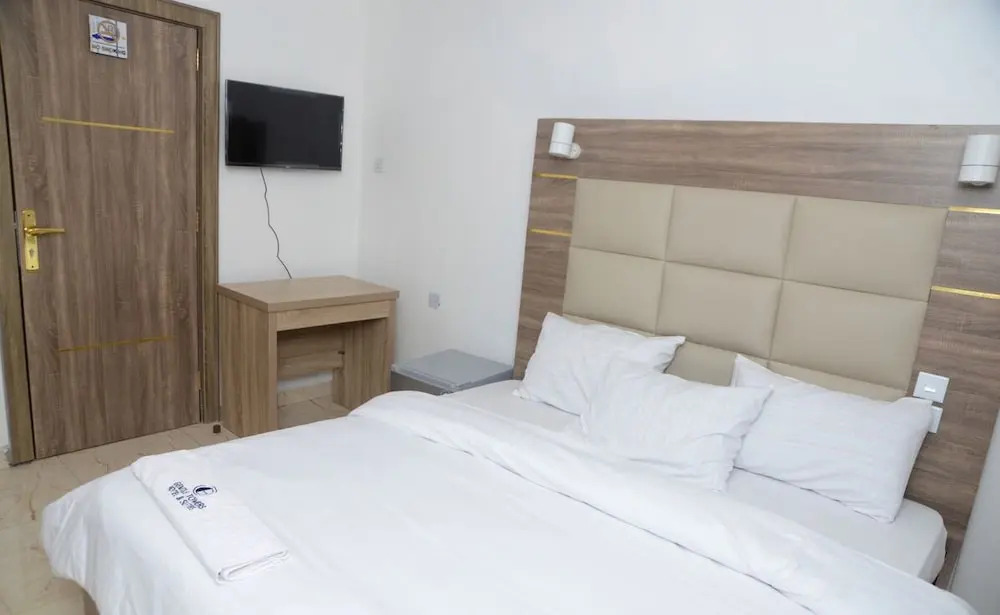 Gentle tower hotel and suites