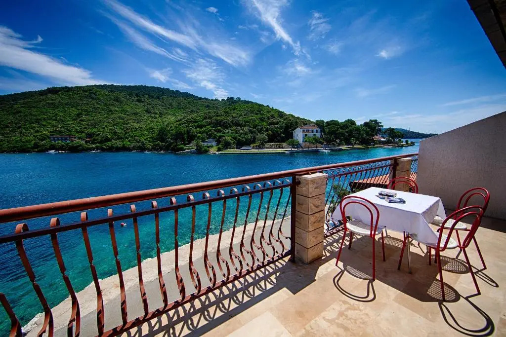 Apartments Malo Lago