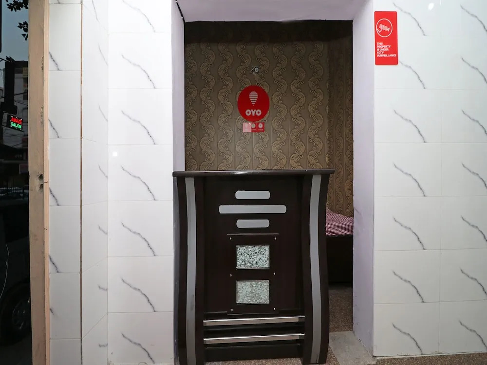 Oyo 12911 New Capital Inn