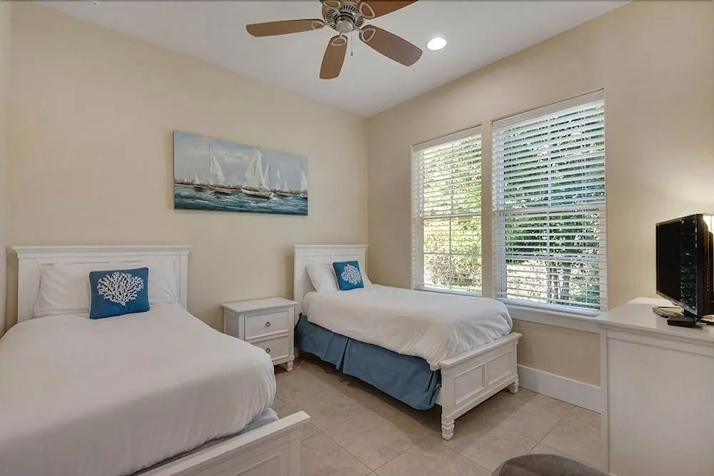 Beyond the Sea 5 Bedroom Holiday Home by Five Star Properties