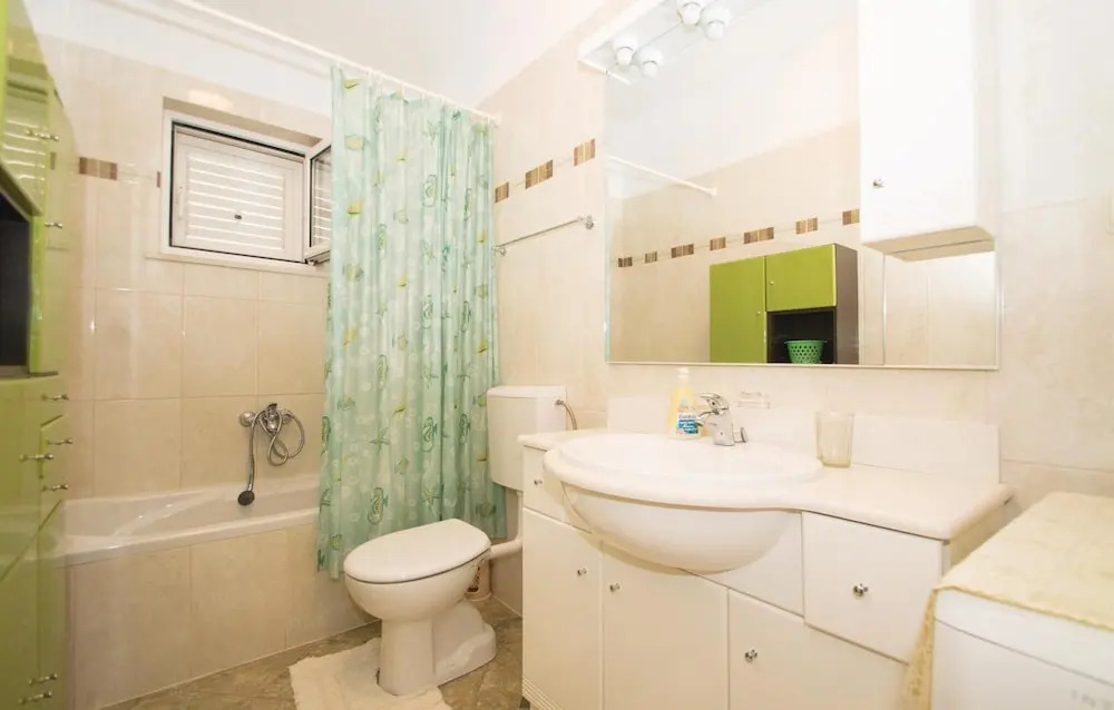 Nice Apartment in Racisce With 2 Bedrooms and Wifi