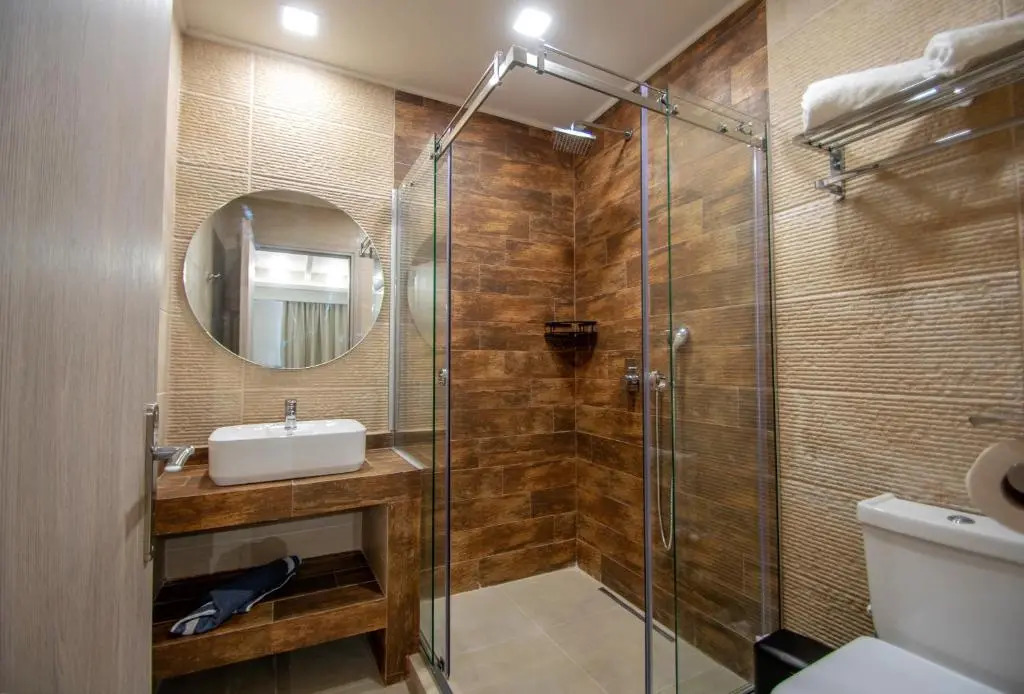PARADISE APARTMENTS & SUITES