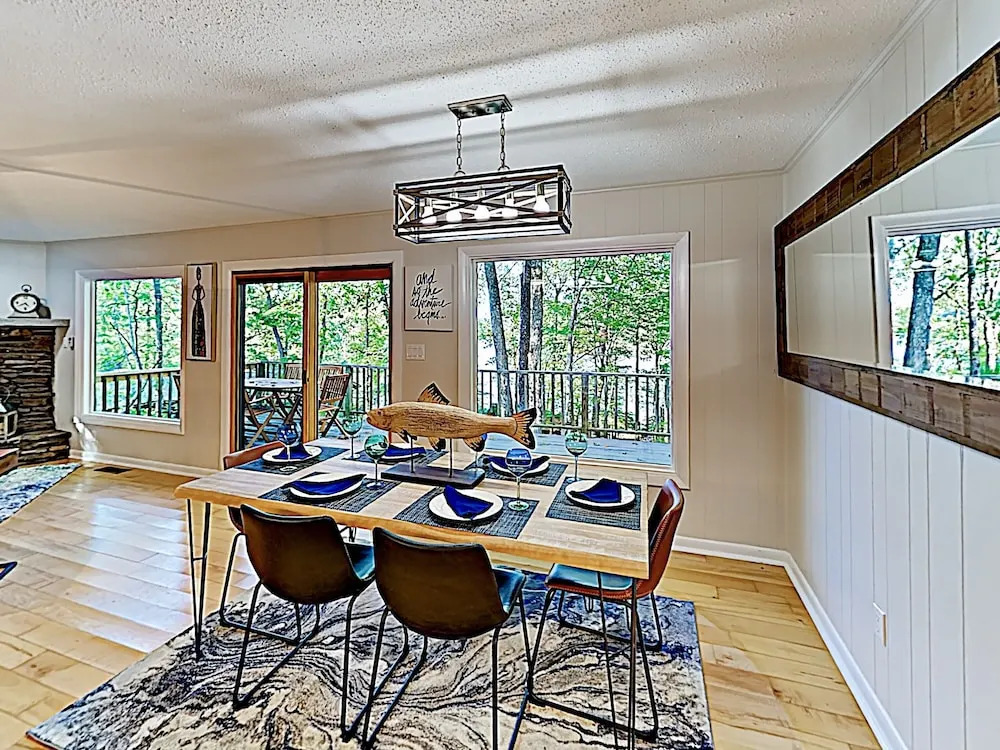 New Listing! The Chocolate W/ Kayaks 2 Bedroom Home